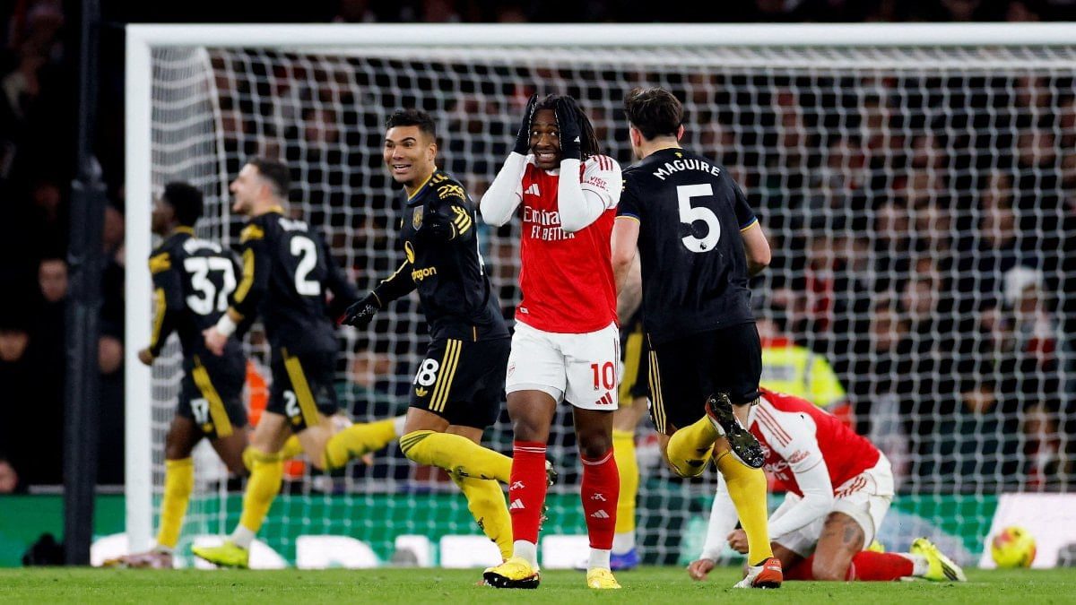 Manchester United'a 3-2'lik skorla yenilen Arsenal'in İngiltere Premier Lig'de galibiyet