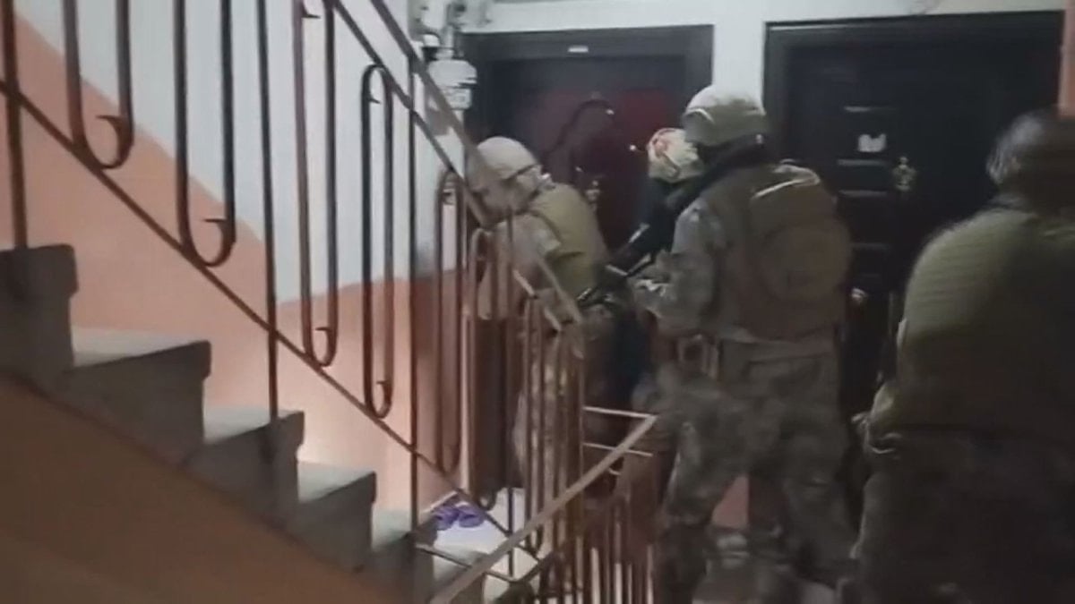 21 ilde emniyet güçlerinin, elebaşlığını cezaevinde bulunan şahsın yaptığı bir