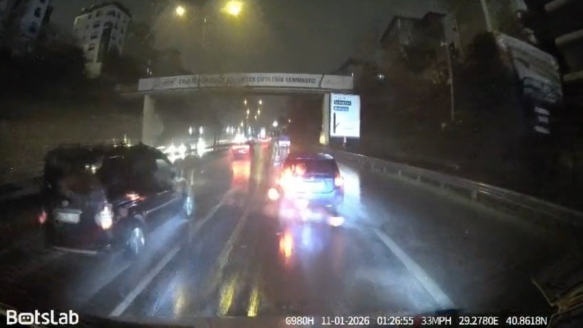 Pendik'te iki sürücü arasında yol verme nedeniyle çıkan tartışmada hafif
