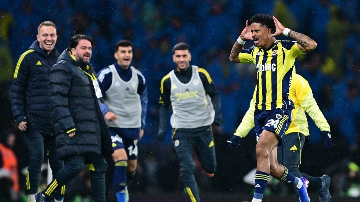Fenerbahçe'nin Hollandalı savunmacısı Jayden Oosterwolde, "Fenerbahçe'de ikinci kupam. İyi bir