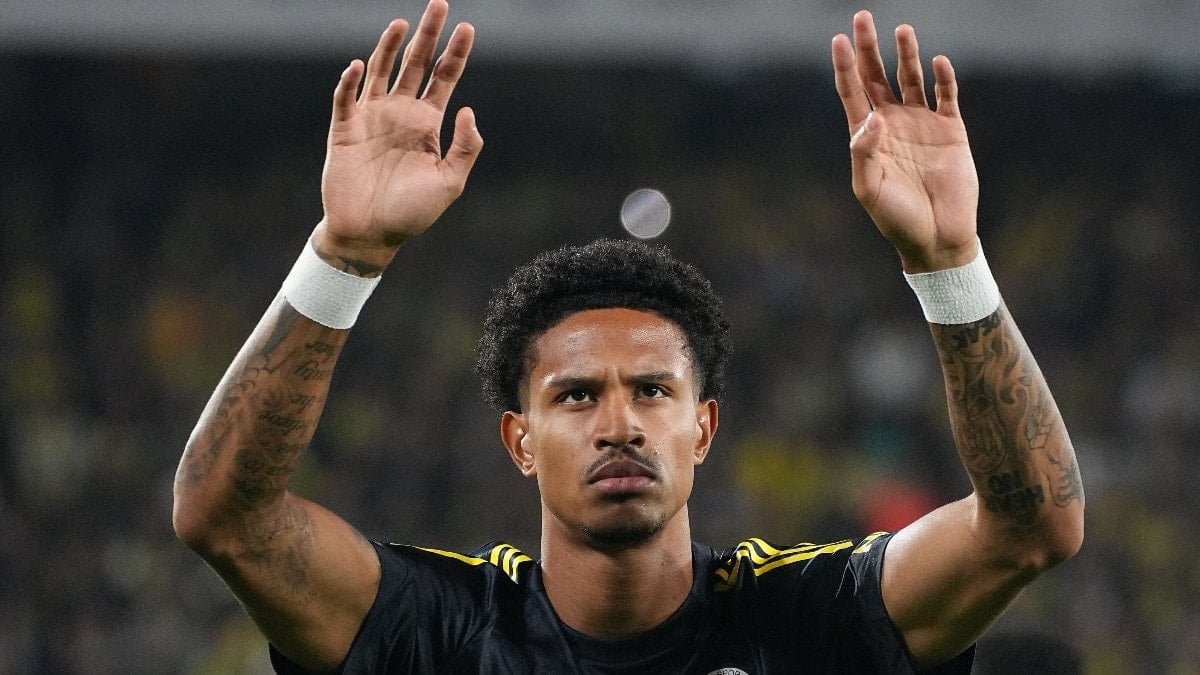 Serie A ekibi Roma, savunmada yaşadığı eksikler sonrası Fenerbahçe forması