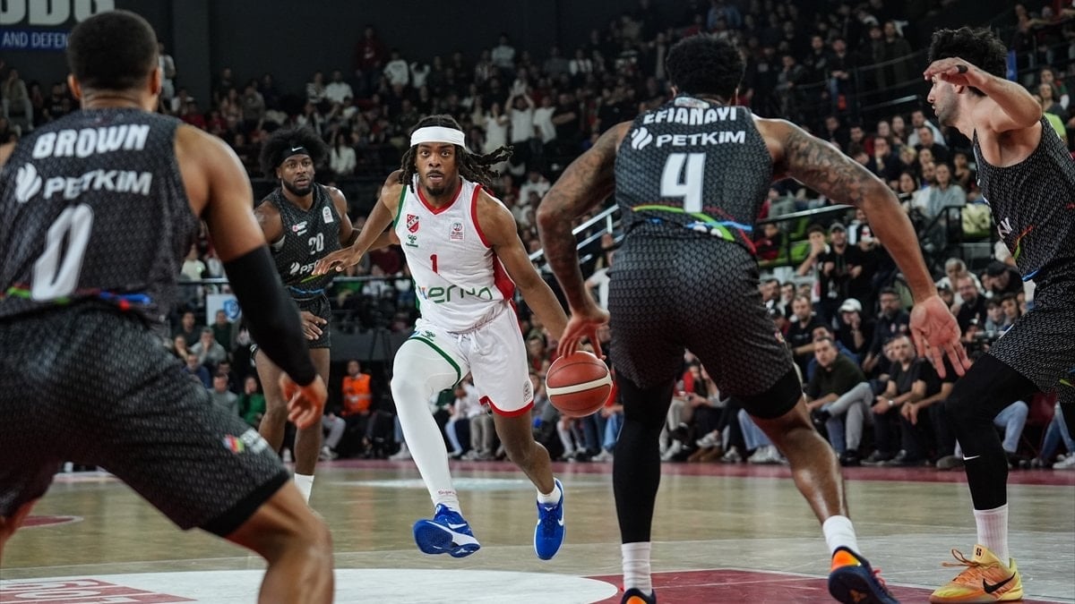 Türkiye Basketbol Süper Ligi'nin 16. haftasında Karşıyaka, sahasında Aliağa Petkimspor'u,
