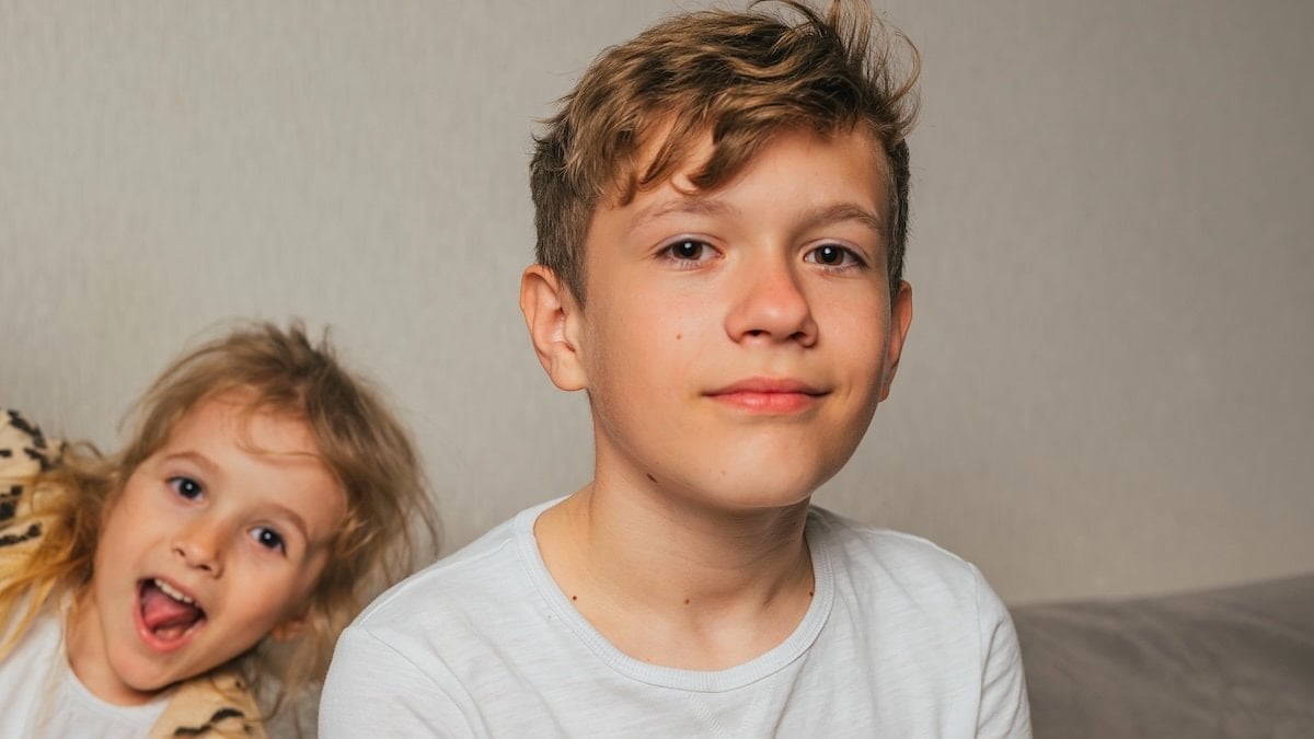 Kız kardeşle kurulan erken dönem bağın, erkeklerin duygusal dünyasında kalıcı