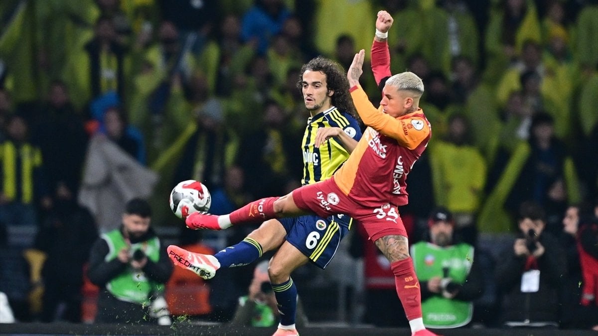 Galatasaray'ın başarılı futbolcusu Lucas Torreira, "Fenerbahçe ile finalde kaybettikten sonra