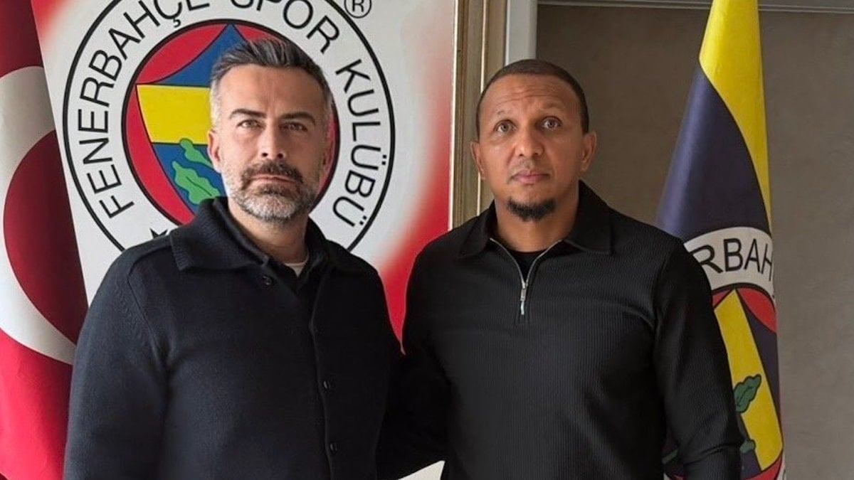 Fenerbahçe U19 Futbol Takımı Teknik Sorumlusu Mehmet Aurelio oldu. Aurelio