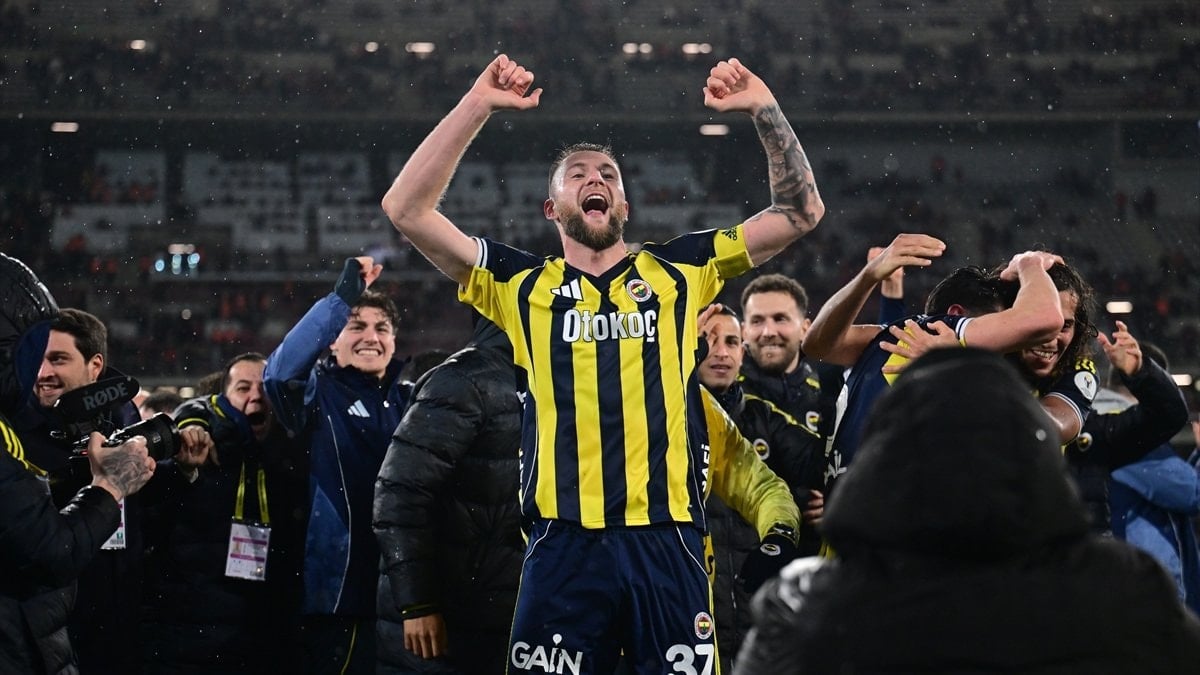 Fenerbahçe'nin savunma oyuncusu Milan Skriniar, Galatasaray karşısında Süper Kupa'nın kazanılmasının