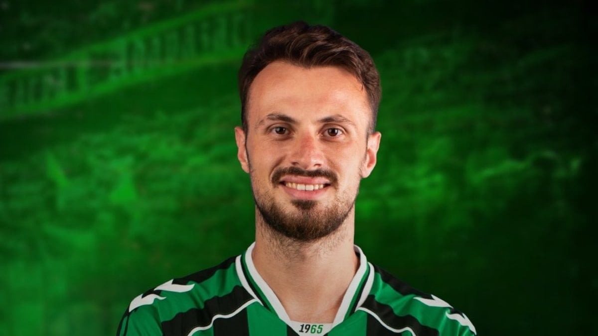 1. Lig'de mücadele eden Sakaryaspor, 25 yaşındaki futbolcu Oğuzhan Açıl