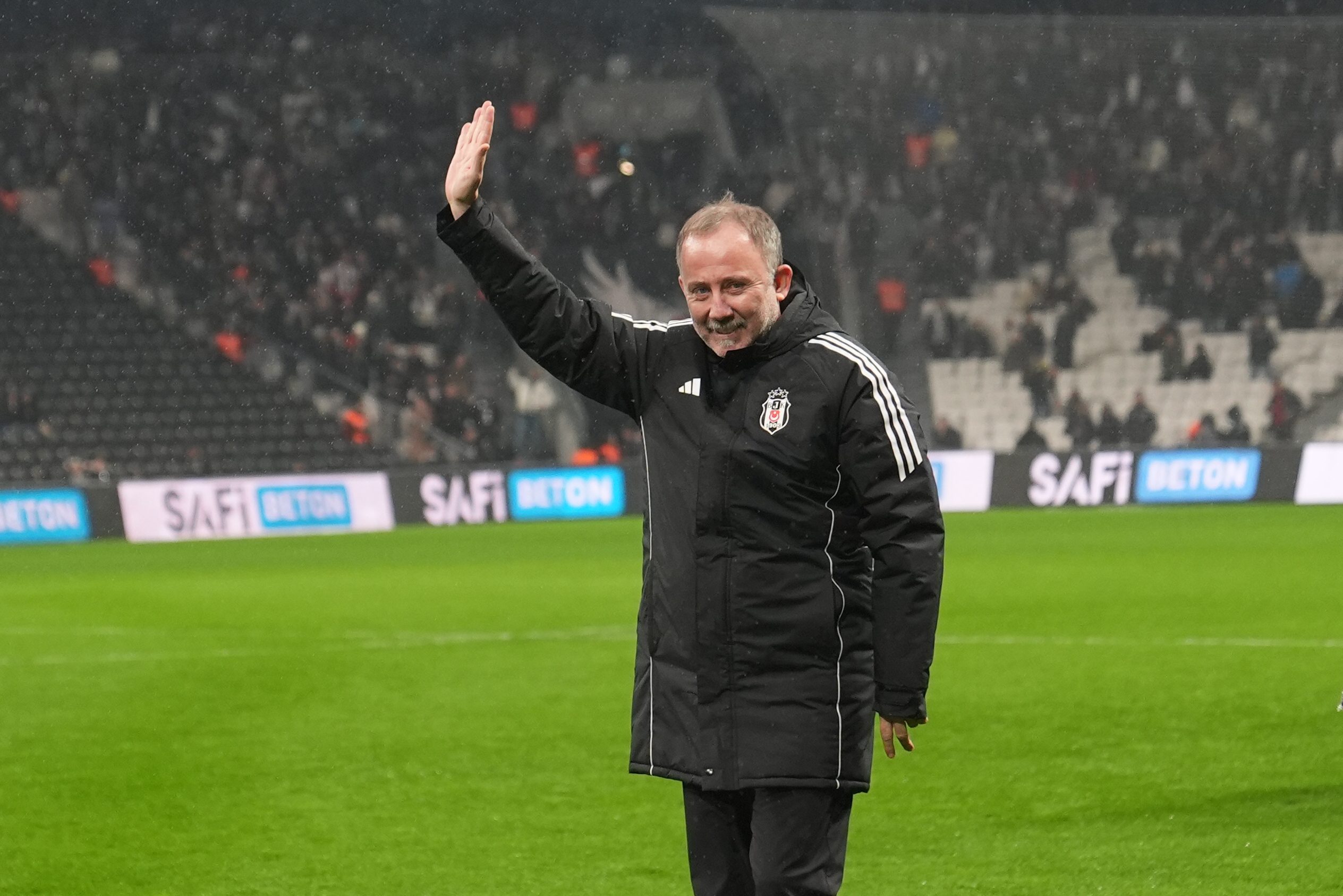 Beşiktaş Teknik Direktörü Sergen Yalçın, "Çok rahat kazanacağımız maçları 10