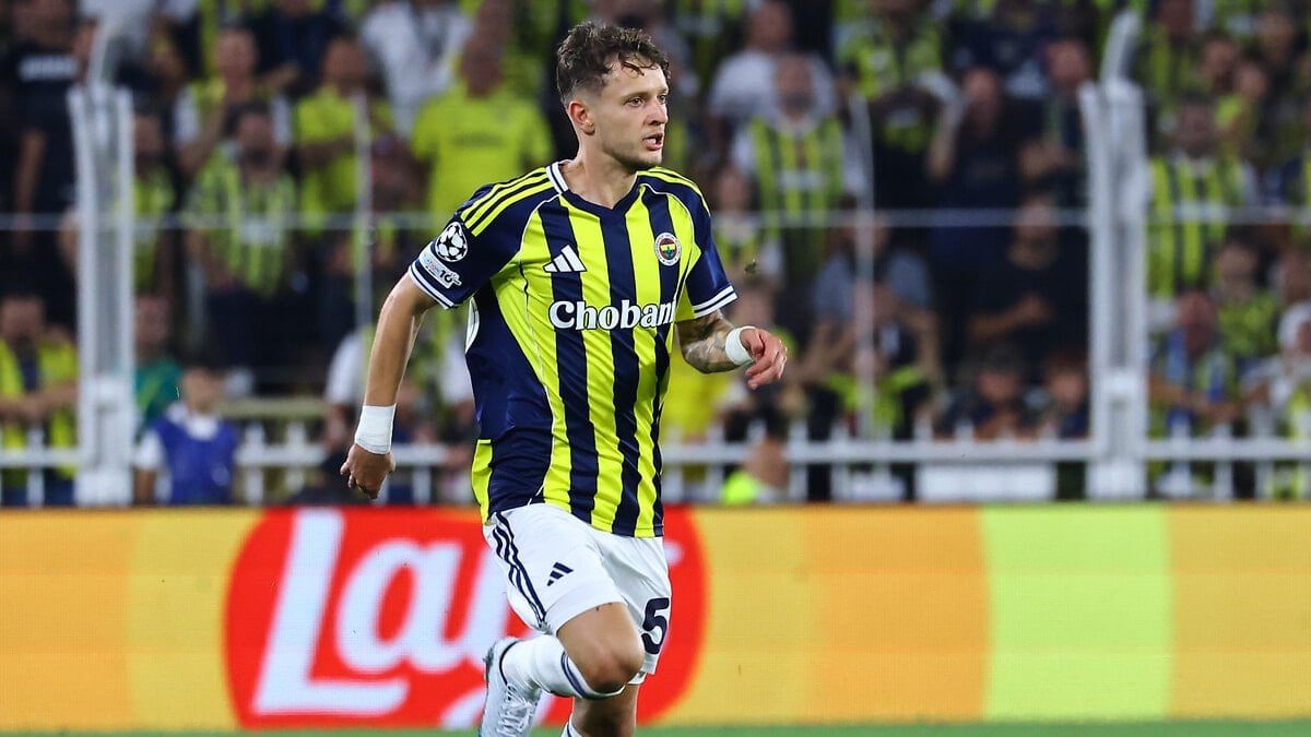 Fenerbahçe'de kadroda düşünülmeyen isimlerden Sebastian Szymanski kısa süre içinde takımdan