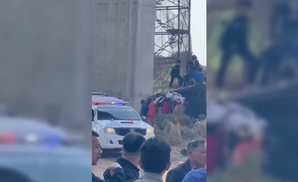 Tayland'da vincin trenin üzerine devrilmesi sonucu tren raydan çıktı. Kazada