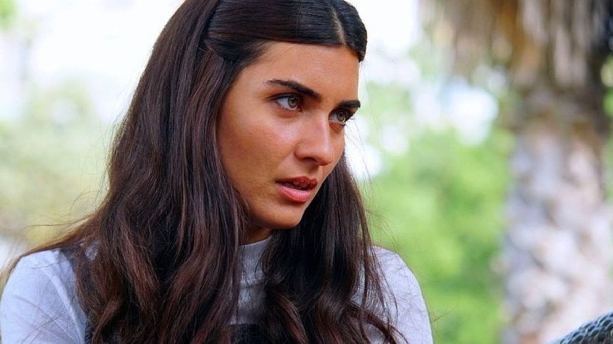 Tuba Büyüküstün'ün Onur Saylak ile evliliğinden dünyaya gelen ikiz kızları