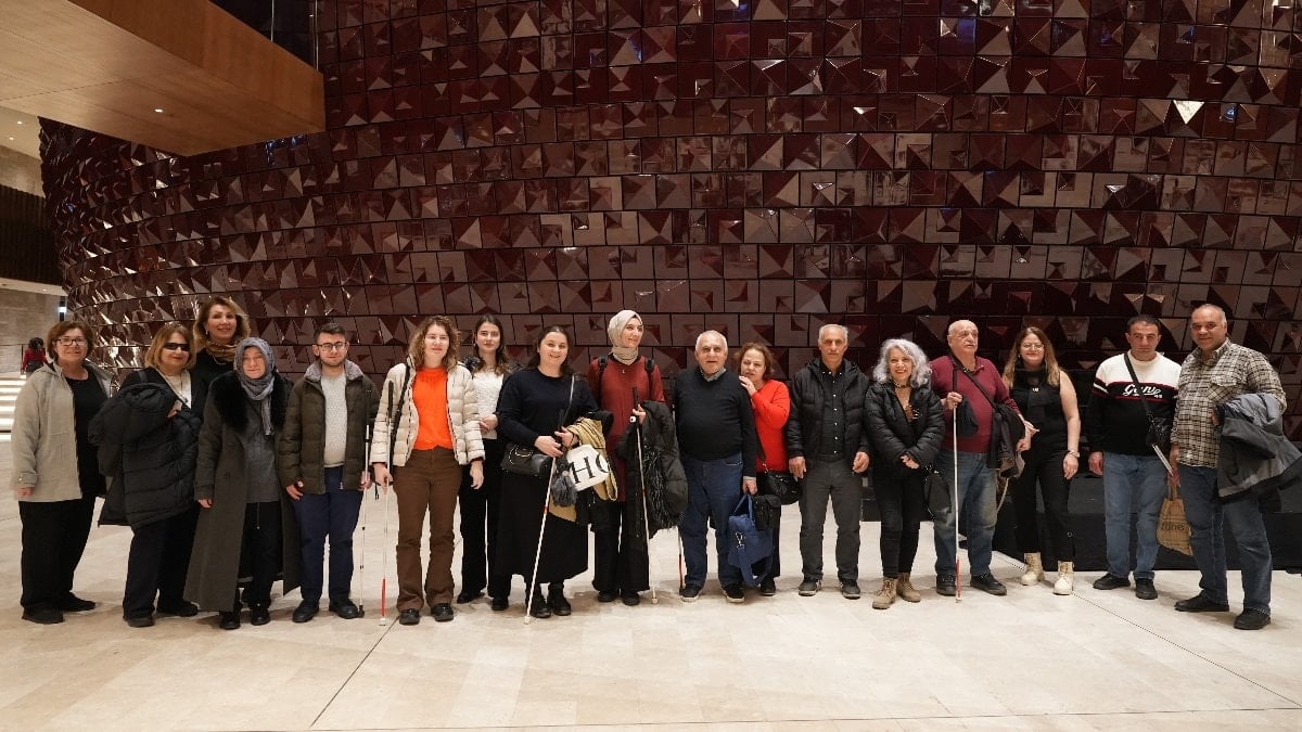 Türk Telekom’un “Erişilebilir Tiyatro” projesi kapsamında, klasik bale repertuarının en