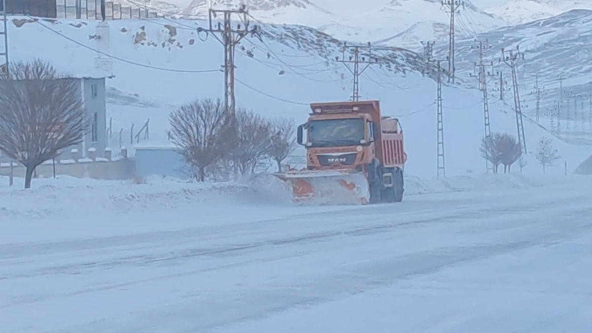 Van kent genelinde bir haftadır etkisini sürdüren kar yağışı, yüksek