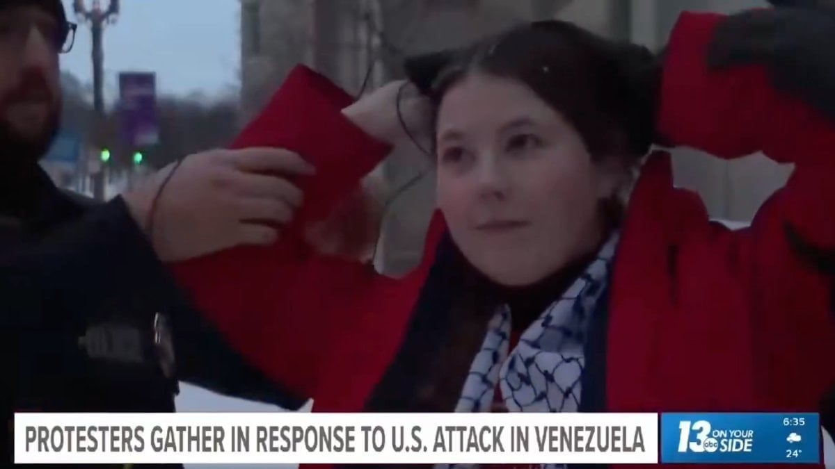 ABD'de, Amerikan yönetiminin Venezuela'ya müdahalesini protesto eden Jessica Plichta isimli