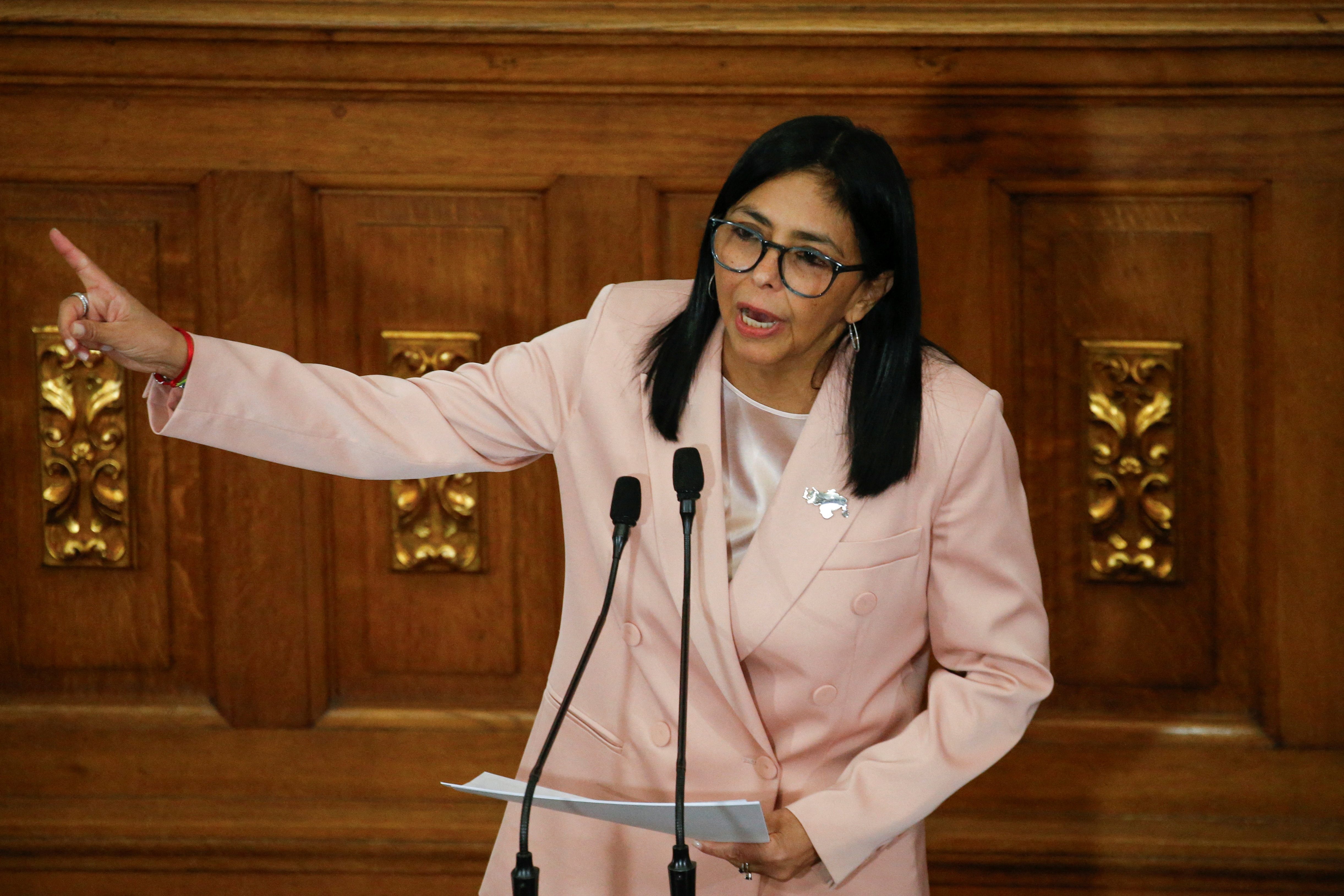 Nicolas Maduro'nun alıkonulmasının ardından yardımcısı Delcy Rodríguez, geçici başkan olarak