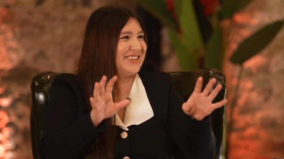 Adem Metan’ın programına konuk olan ünlü komedyen Yasemin Sakallıoğlu, Galatasaray