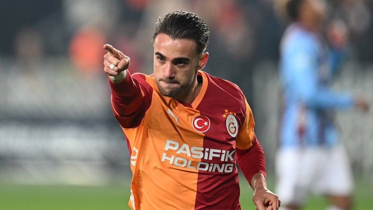 Galatasaray forması giyen Yunus Akgün, Süper Kupa'da Trabzonspor karşısında aldıkları