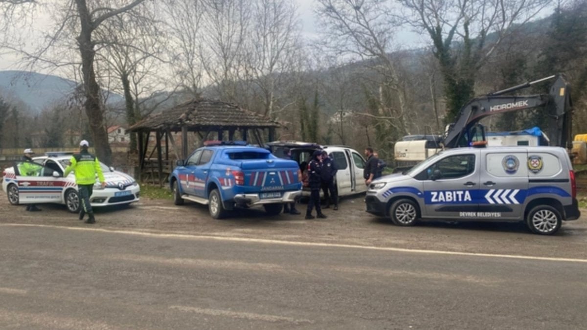 Devrek ilçesinde jandarmanın gerçekleştirdiği denetimler sırasında, ekipler şüphelendiği bir hafif