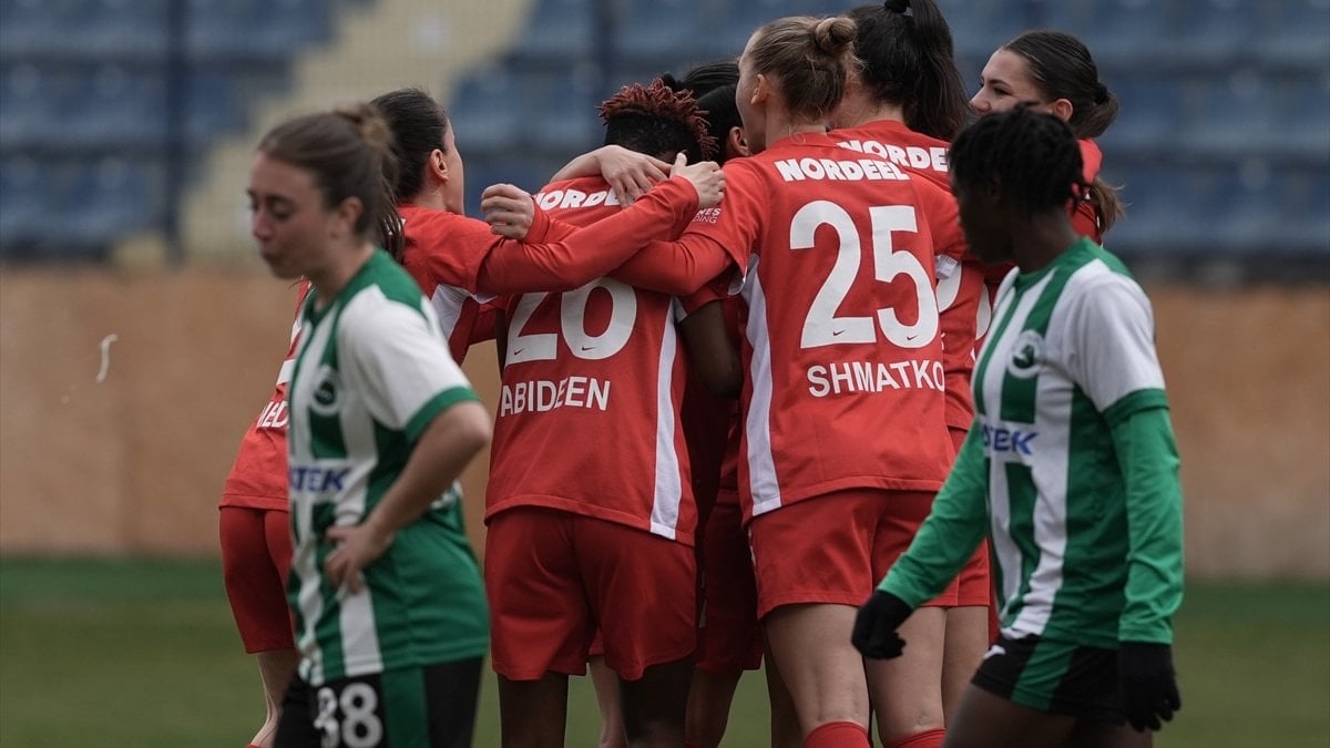 Kadın Futbol Süper Ligi'nin 19. haftasında Ankara Büyükşehir Belediyesi (ABB)