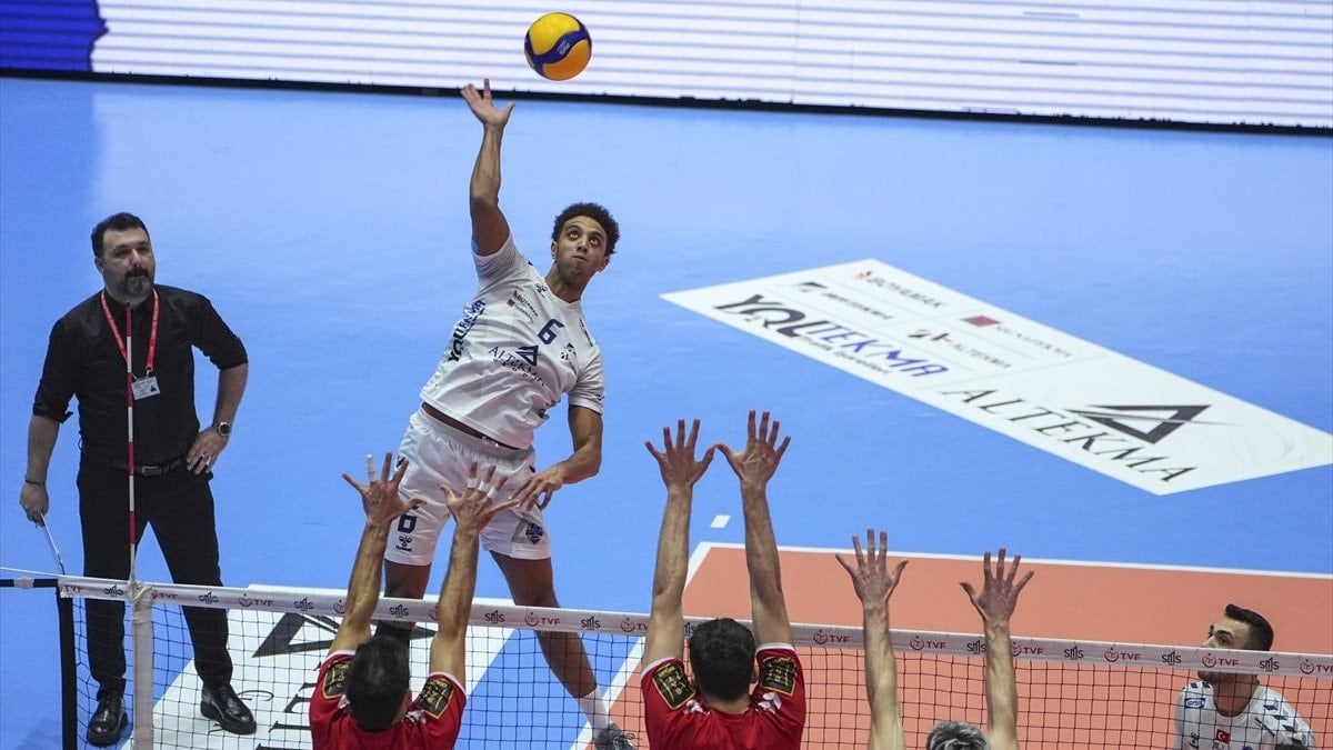 Voleybol Efeler Ligi'nin 17. haftasında Altekma, konuk ettiği Gaziantep Gençlikspor'u