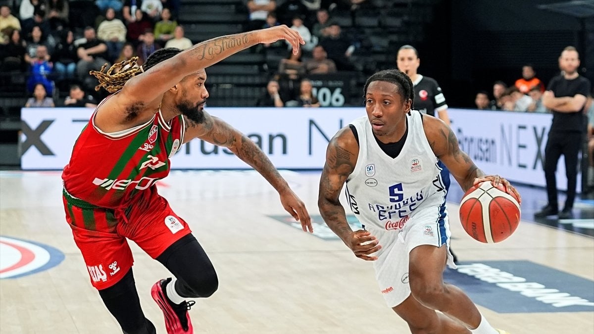 Türkiye Basketbol Süper Ligi'nin 19. haftasında Anadolu Efes, sahasında Karşıyaka'yı