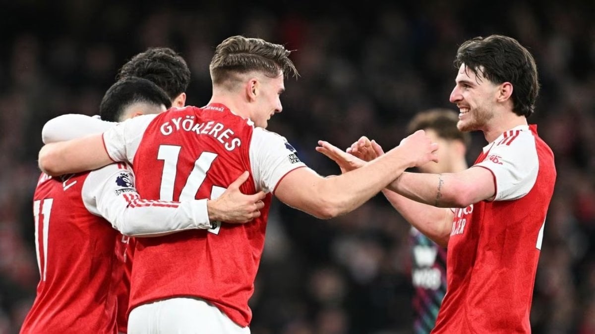 Arsenal, Premier Lig'in 25. haftasında konuk ettiği Sunderland'i 3-0 yenerek