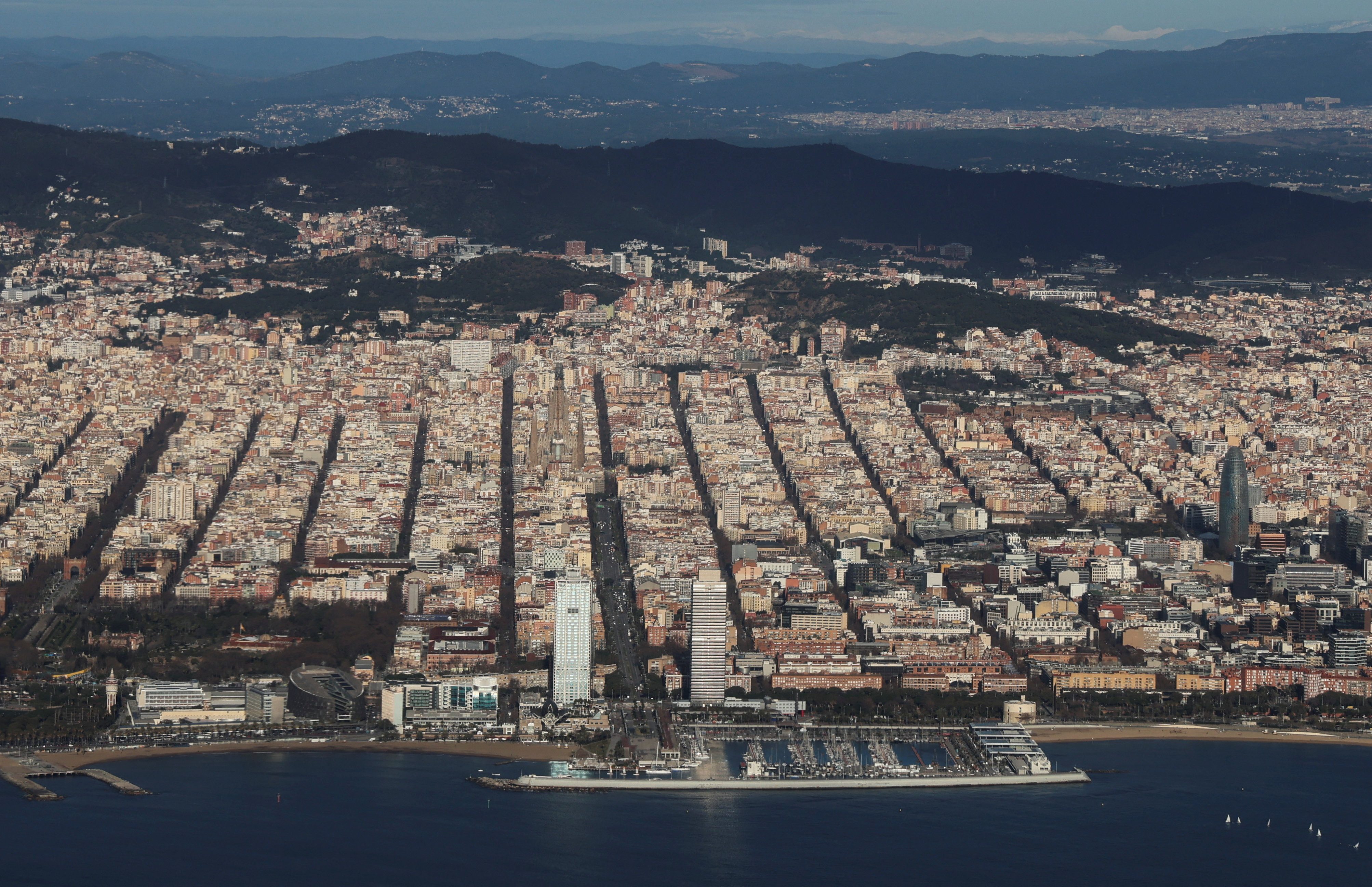 İspanya'nın Barcelona kenti turistlere koyduğu vergiyi artırıyor. Turist başına vergileri