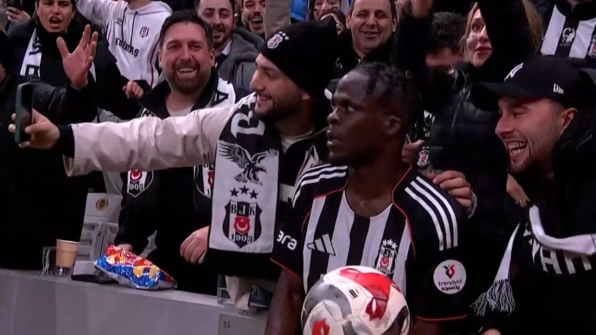 Beşiktaş'ın yeni transferi Junior Olaitan, 2-2 biten Alanyaspor maçı sırasında