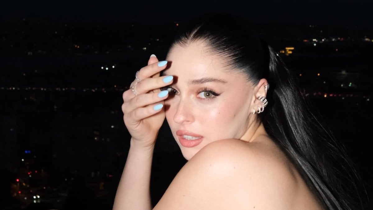 Şu sıralar özel hayatlarıyla gündemde olan oyuncu Cemre Baysel'in doğum