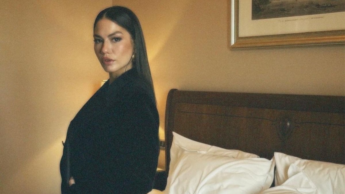 Eşref Rüya’nın Nisan’ı Demet Özdemir, siyahlar içindeki fotoğraflarını 17.1 milyon