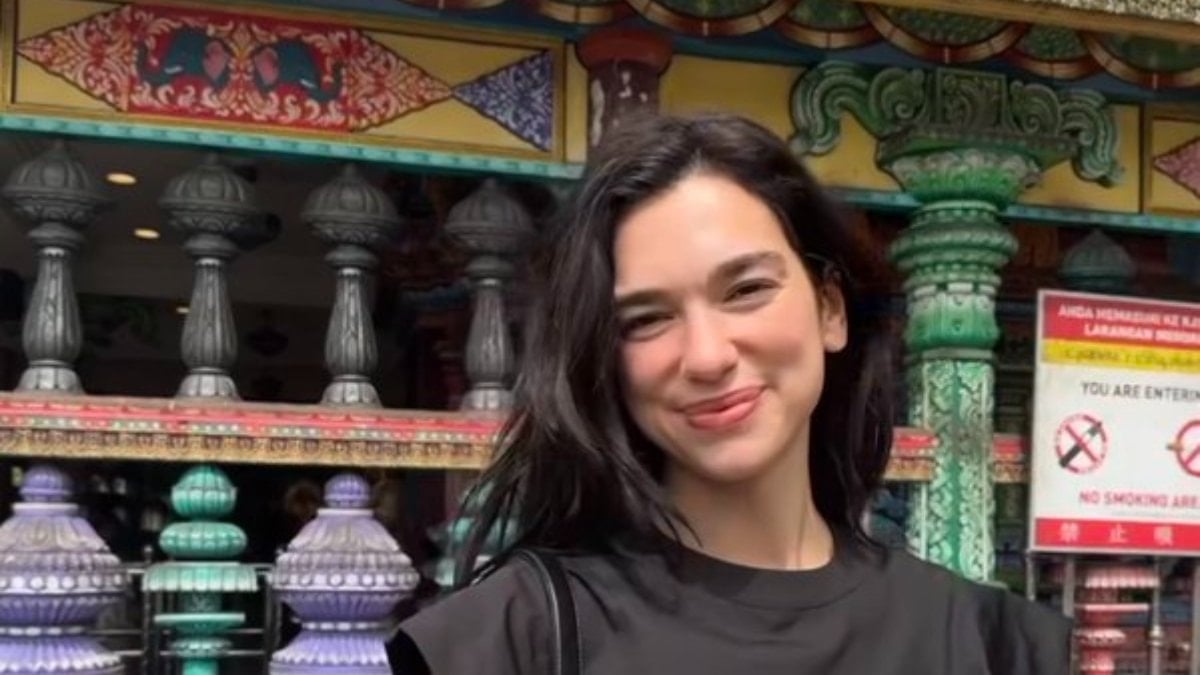 Ünlü şarkıcı Dua Lipa, kardeşi Rina Lipa ile verdiği pozları