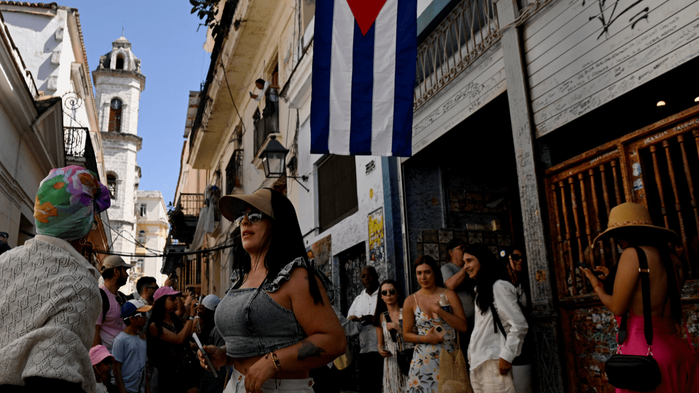 Küba’da yakıt krizi elektrik kesintilerine, uçuş iptallerine ve otel kapanmalarına