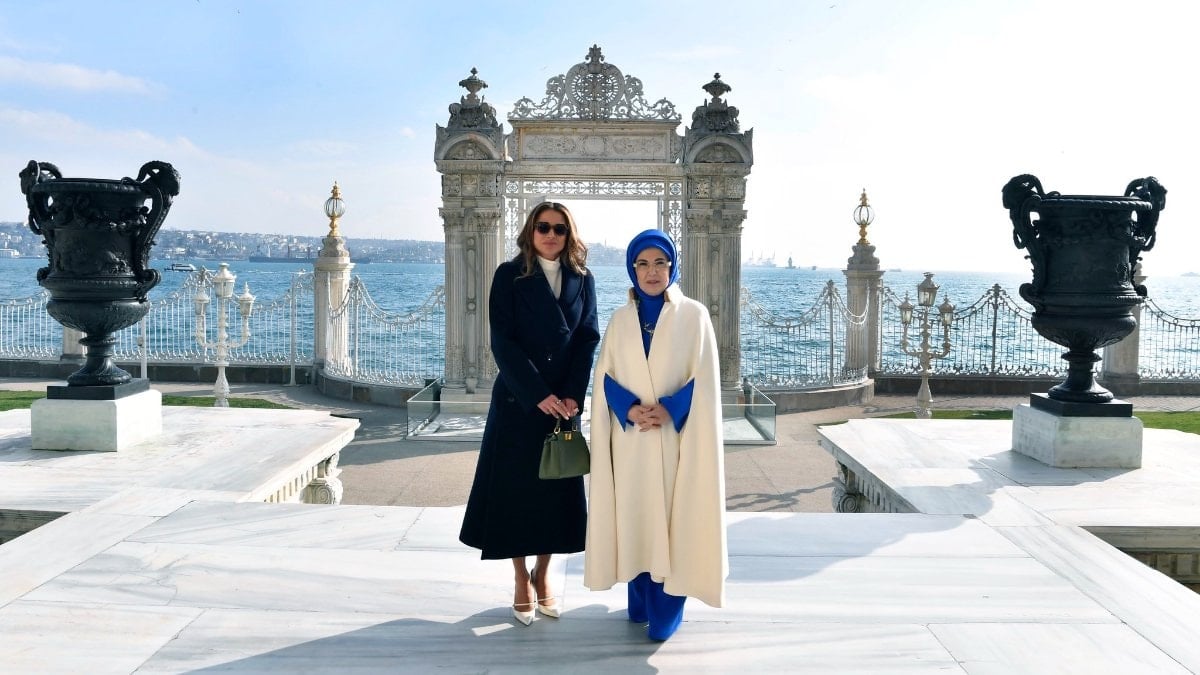 Emine Erdoğan ile Rania Al Abdullah, görüştükleri Dolmabahçe Sarayı'nda, Olgunlaşma