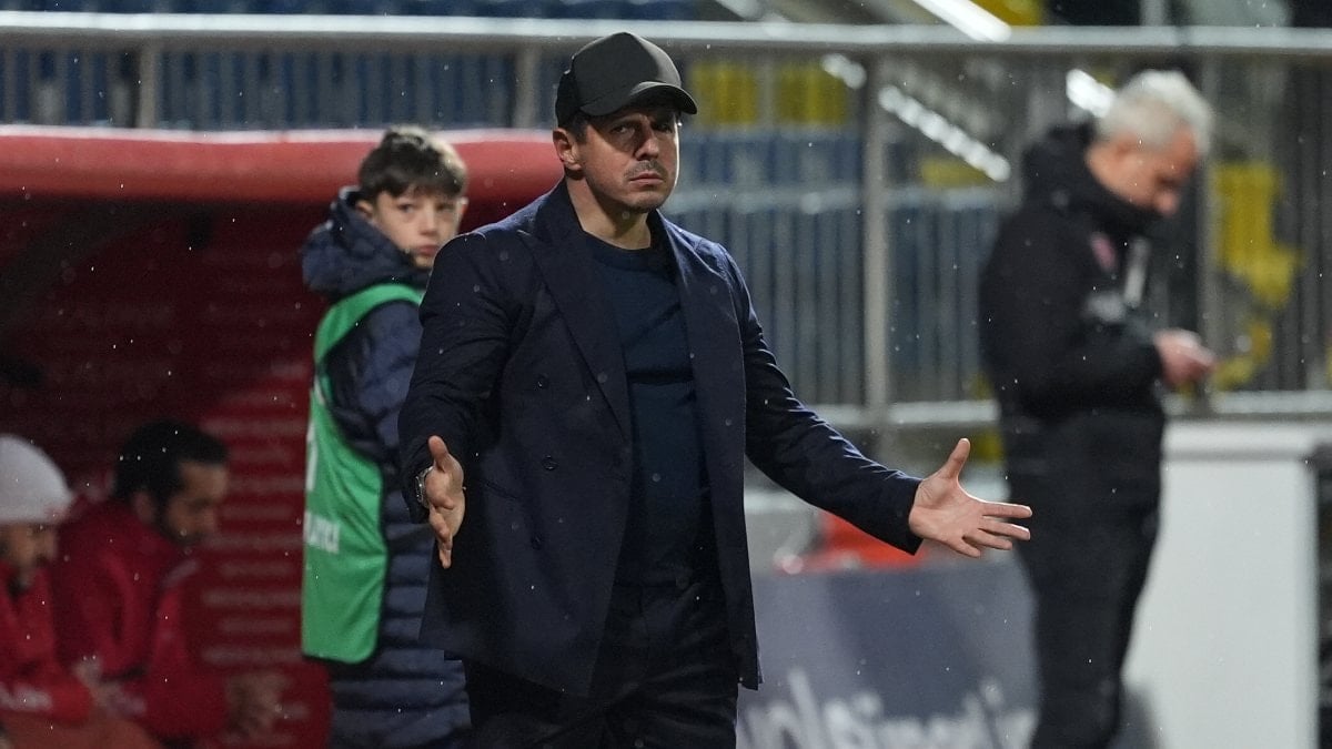 Kasımpaşa'da göreve başladığından bu yana galibiyet yüzü göremeyen, 4 maçta