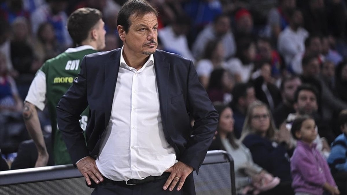 Panathinaikos AKTOR Başantrenörü Ergin Ataman, Yunanistan Basketbol Ligi'nde Aris'e mağlup
