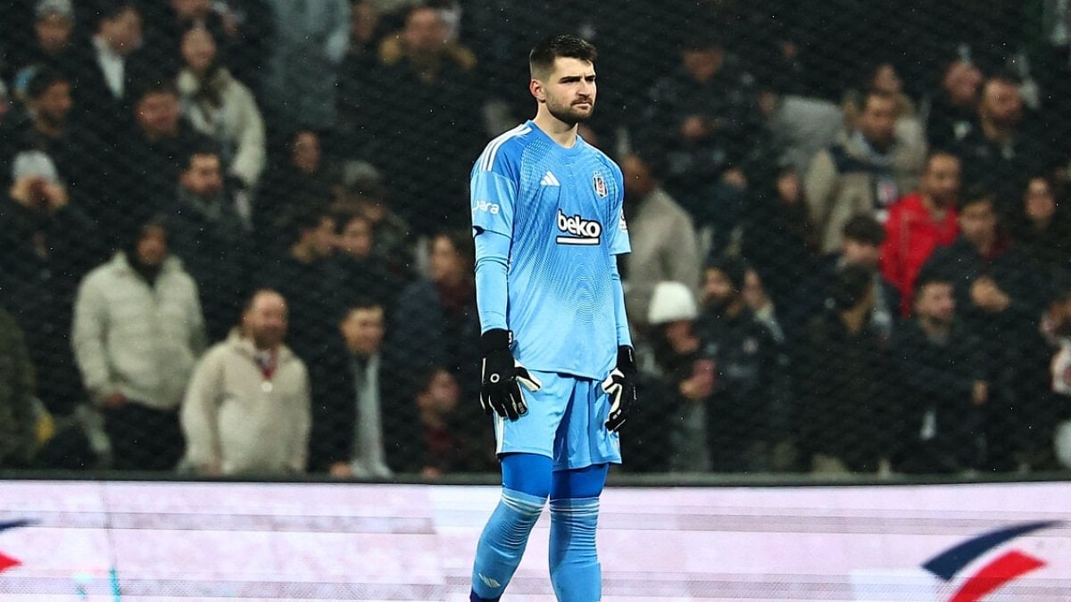Süper Lig'de Beşiktaş ile Alanyaspor arasındaki karşılaşmaya ilk 11'de başlayan