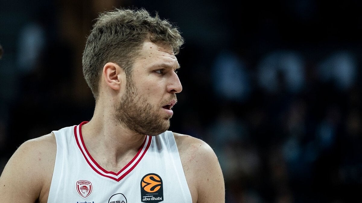 Olimpiakos'un yıldız ismi Sasha Vezenkov, EuroLeague'de ocak ayının en değerli