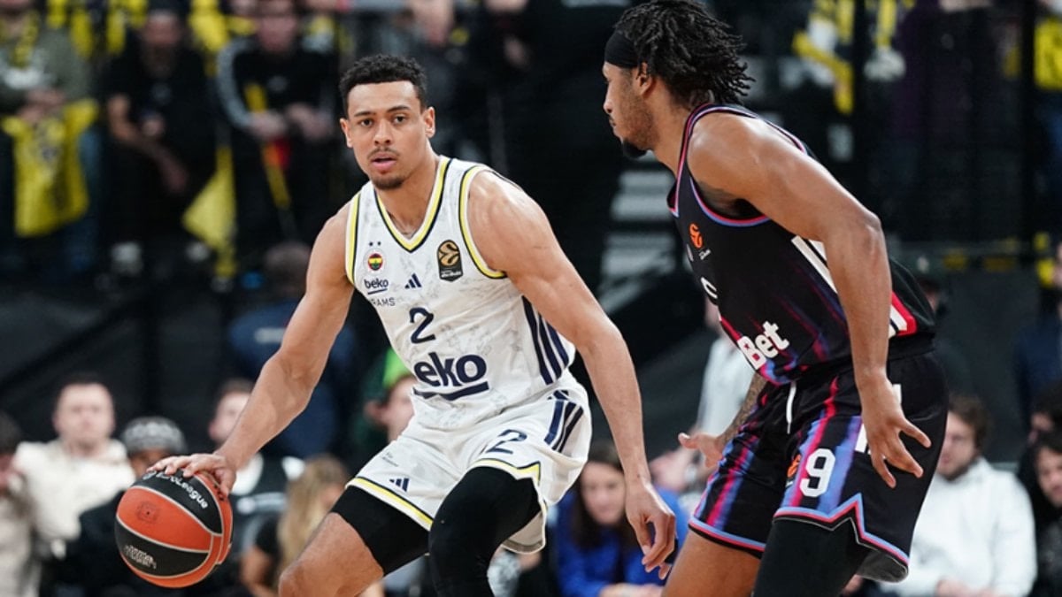 Fenerbahçe, EuroLeague'in 27. haftasında konuk olduğu Paris Basketbol'u 92-90 mağlup