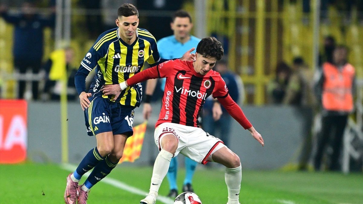 Süper Lig'de Fenerbahçe kendi evinde Gençlerbirliği'ni 3-1 mağlup etti. Karşılaşmanın
