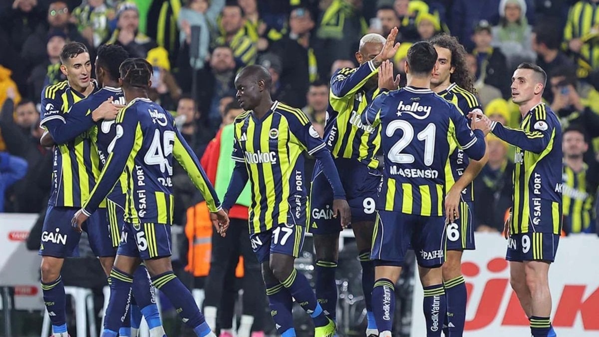 Süper Lig'de Trabzonspor ile karşılaşacak Fenerbahçe, bu maçın kamp kadrosunu