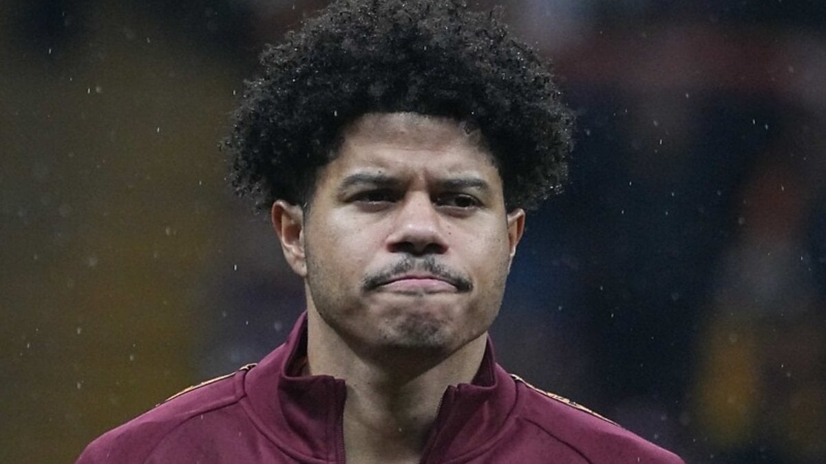 Galatasaray’ın Brezilyalı futbolcusu Gabriel Sara, İngiltere’den özel antrenörler getirip çalıştığıyla