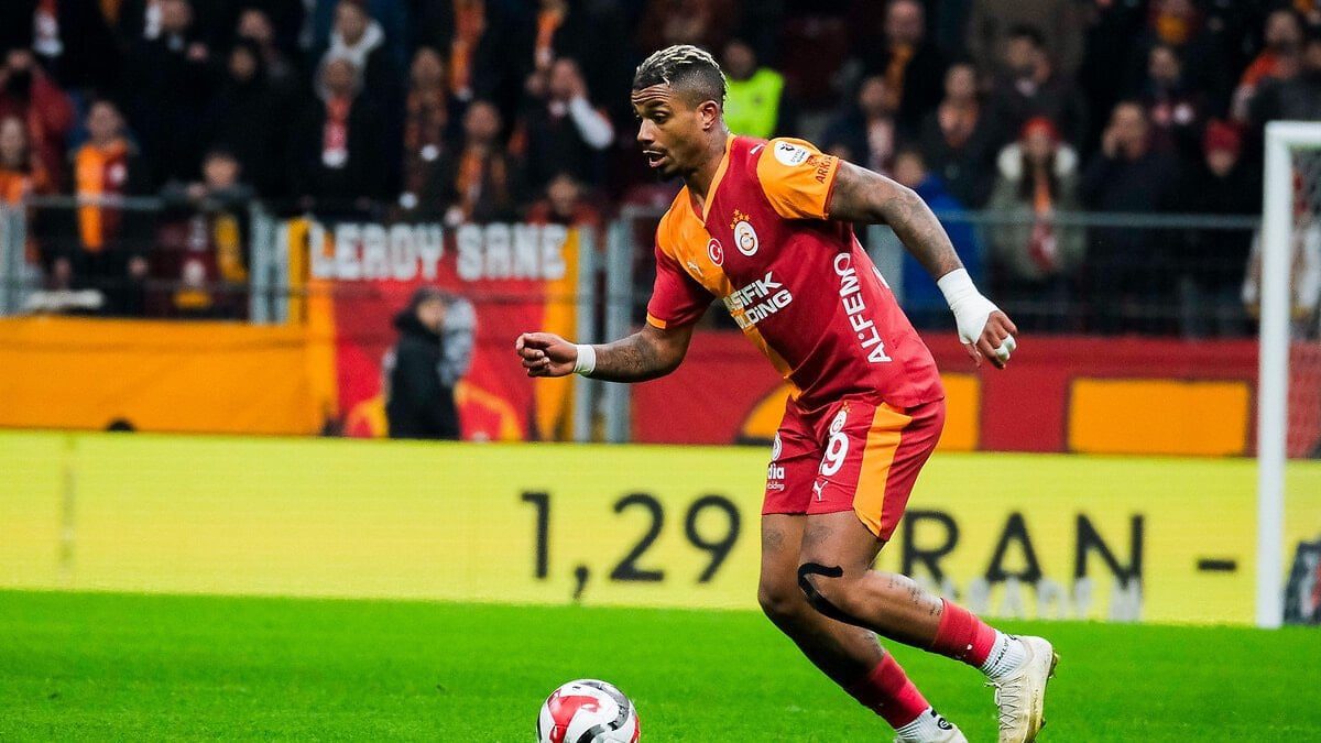 Galatasaray Gabonlu futbolcusu Mario Lemina, Kayserispor ile oynanan lig maçında