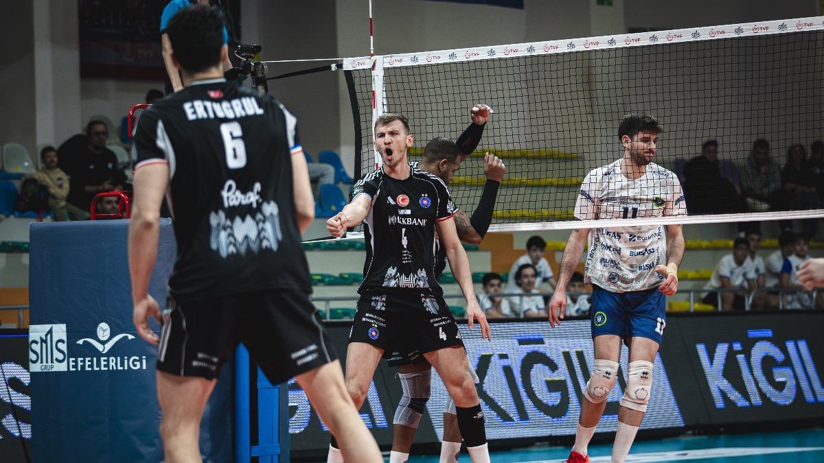 Voleybol Efeler Ligi'nin 17. haftasında Halkbank, deplasmanda Bursa Büyükşehir Belediyespor'u