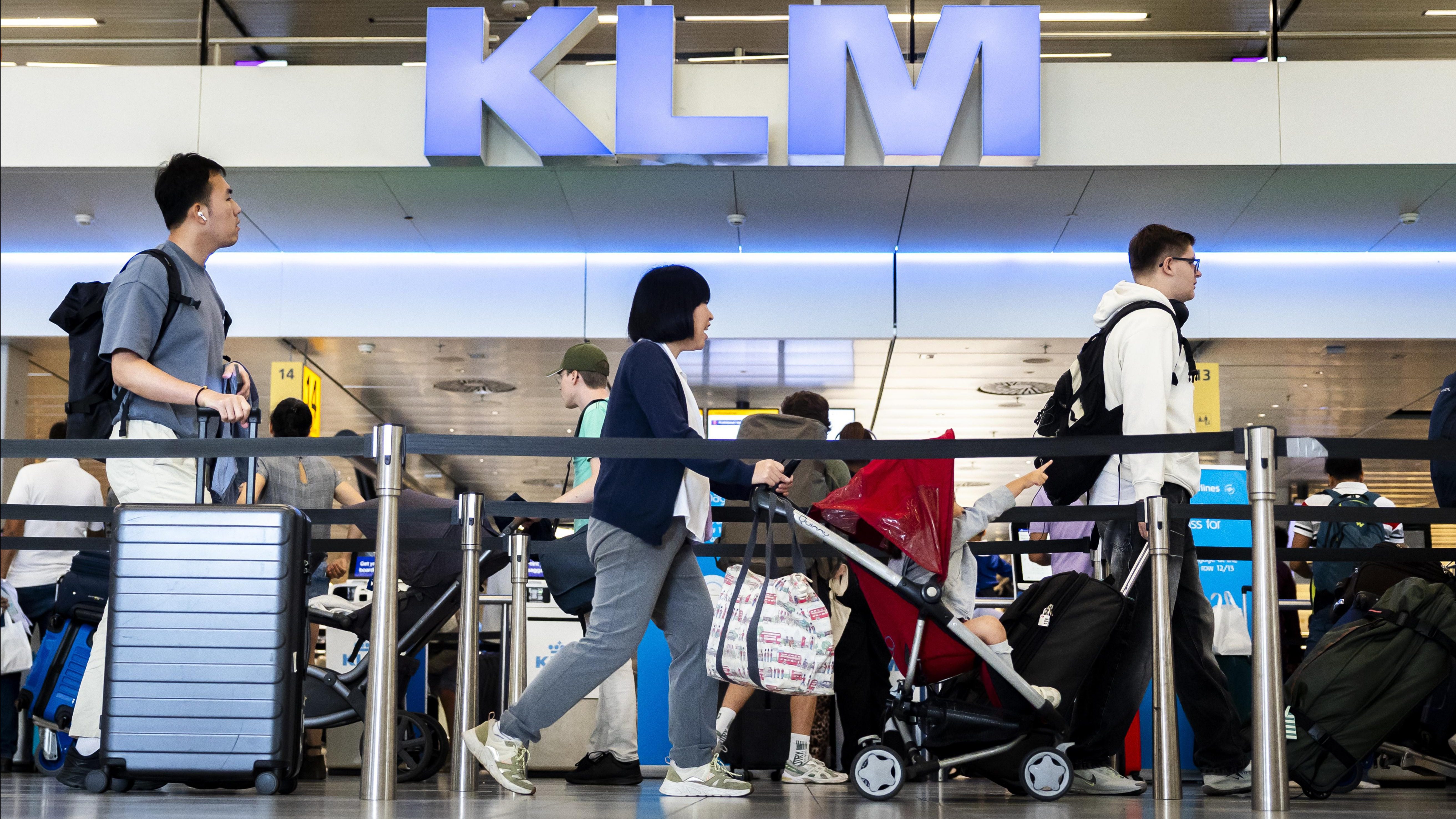 KLM, 1 Mart itibarıyla Amsterdam-Tel Aviv arasındaki uçuşları geçici olarak