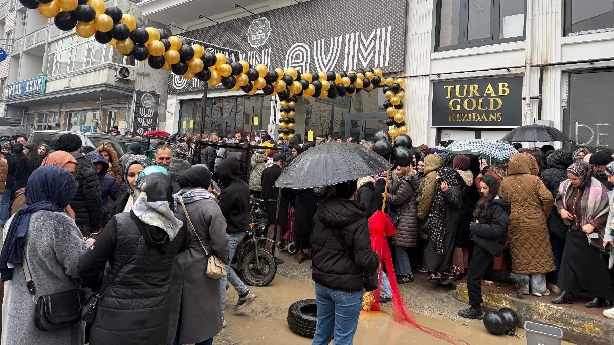 Iğdır’da açılması planlanan bir alışveriş merkezinin (AVM) açılışı, sabah saatlerinden