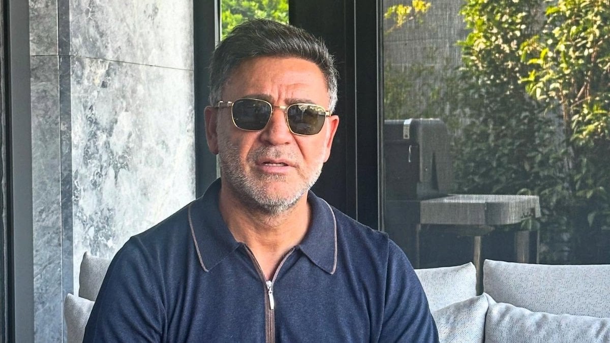 Ünlü şarkıcı İzzet Yıldızhan 26 yıllık hayat arkadaşının 45’inci yaşı