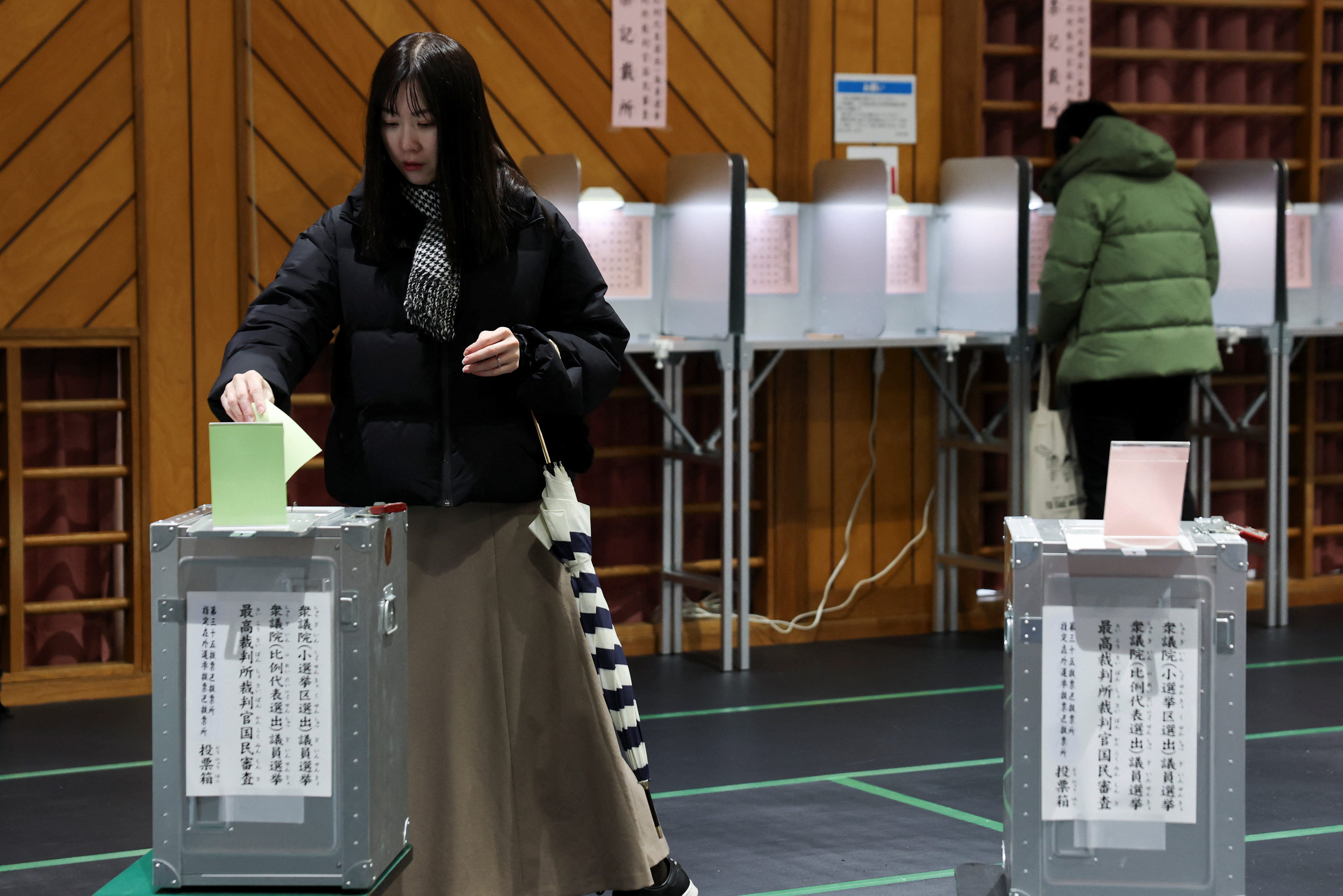 Japonya'da Başbakan Takaiçi için güvenoyu olarak görülen erken genel seçimde