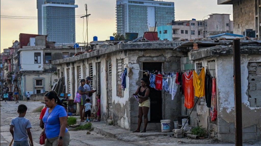 Kanada hükümeti, ABD'nin petrol ambargosu nedeniyle yaşam şartlarının kötüleştiği Küba'ya