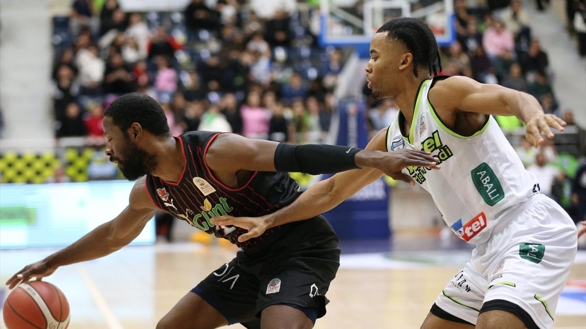 Türkiye Basketbol Süper Ligi'nde 20. haftanın açılış maçında Manisa Basket,