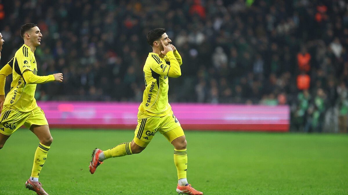 Fenerbahçe forması giyen Marco Asensio, Kocaelispor deplasmanında ceza sahası dışından